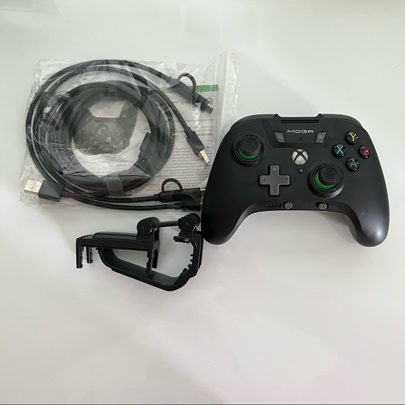 MOGA by Power A Bluetooth Controller for Mobile & cloud Gaming. - Picture 3 of 9